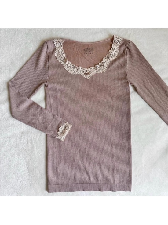 Tops - coquette beige/dusty pink ribbed top with cream lace trim and bow detail